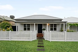 27 Collins Parade, Kyneton