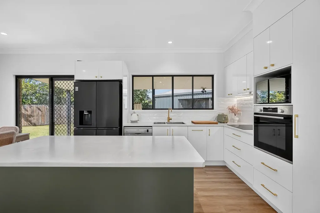 Tinana 4 Slaapkamer Modern, Warm and Ready to Welcome You Home