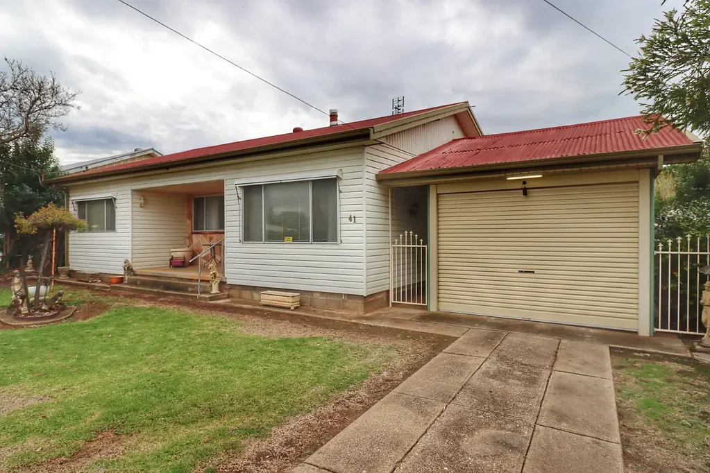 Cowra 3ห้องนอน Spacious Family Living on a Generous Quarter Acre Block