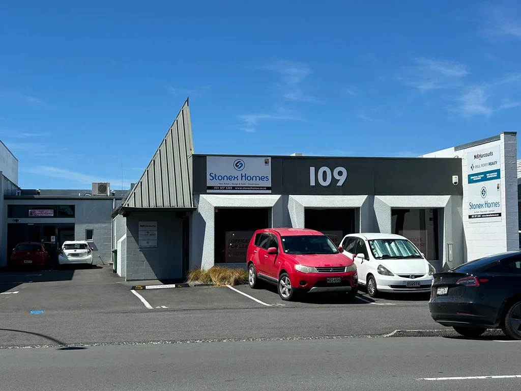 Hamilton Central CBD fringe office