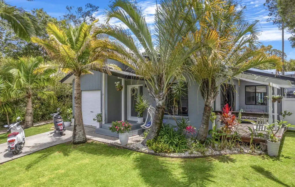 Spacious Coastal Home with a Seperate Studio