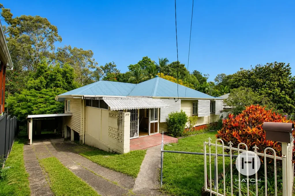 Character Home with New Kitchen, Sunroom and Leafy Carina Yard