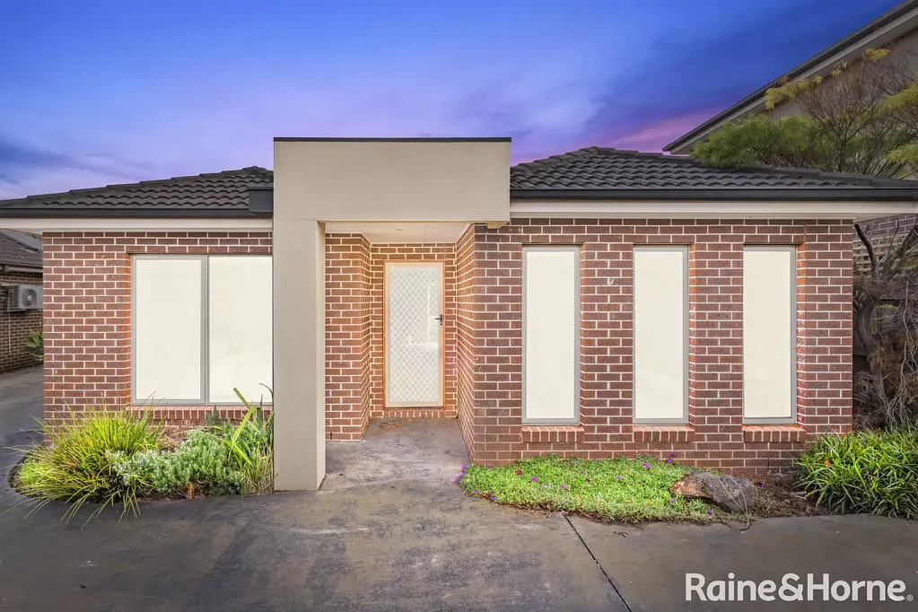 2/9 Haywood Grove, Melton West, VIC 3337