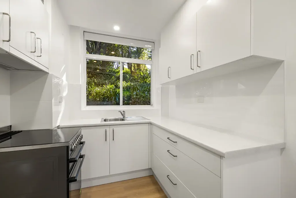 Renovated, Bright & Modern Apartment With Parking