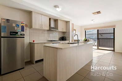 Iba Pa - 33 Topcliffe Road, Wollert, VIC 3750