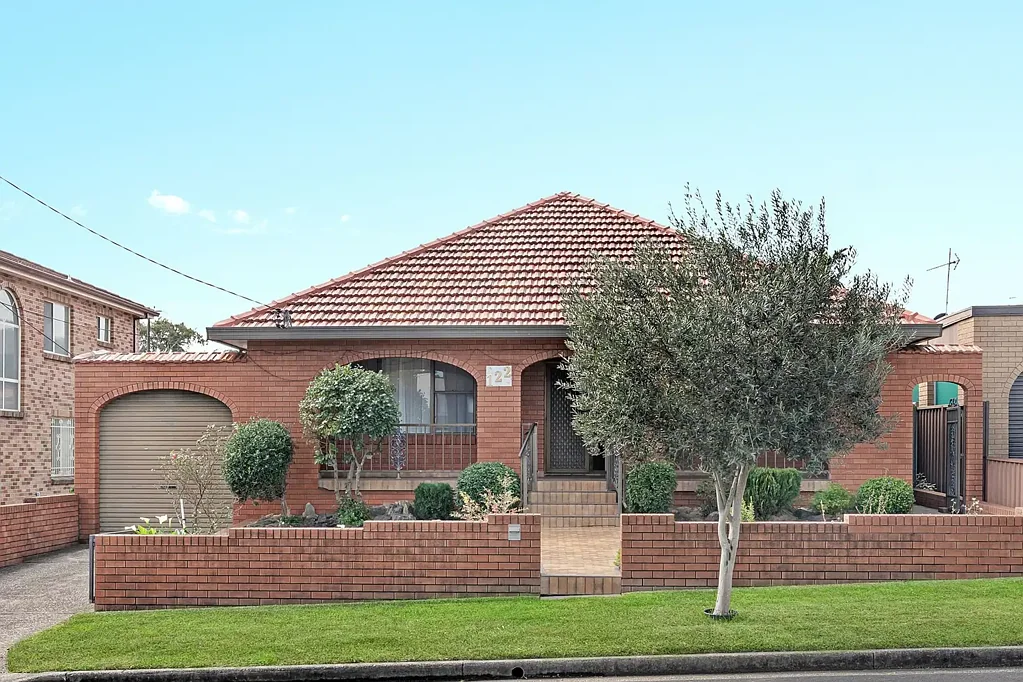 Hurstville 4침실 Single-Level Home with Exceptional Potential - Prime Duplex Site (741.8m² S.T.C.A)