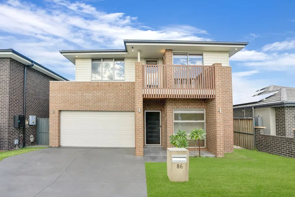 Unmatched Comfort: Rent this Spacious 5-Bedroom Oasis in Schofields!