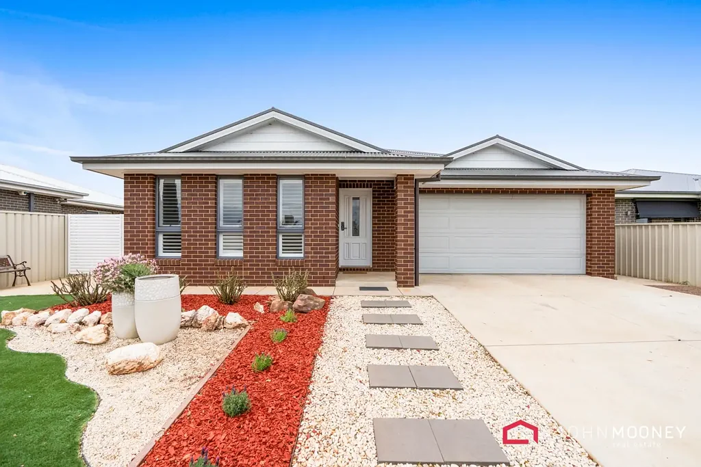 2 Couch Court, Turvey Park, NSW 2650