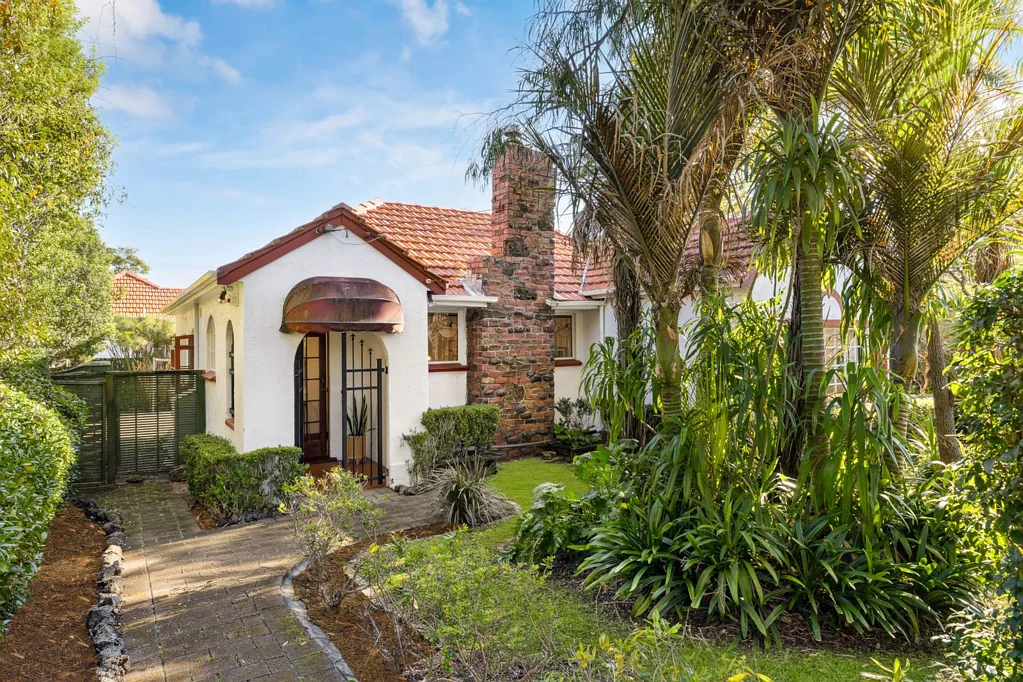 Mount Eden 2ਬੈੱਡਰੂਮ Packed with Character & Potential