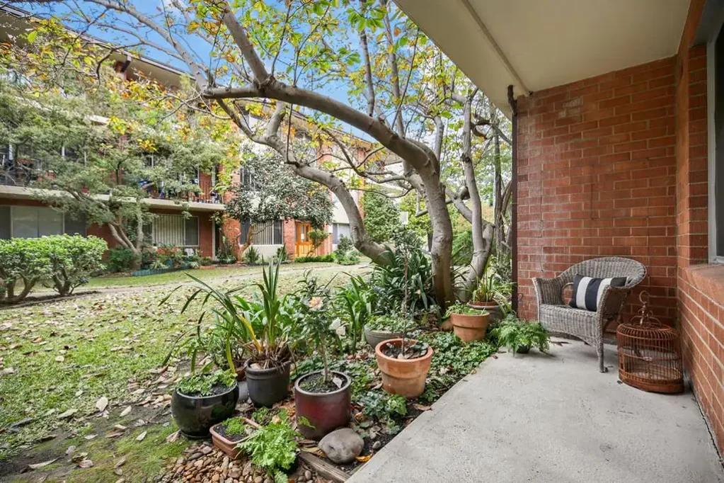 Bright leafy Ground level 2 Bedroom 1 Bathroom unit next to Ashfield Park