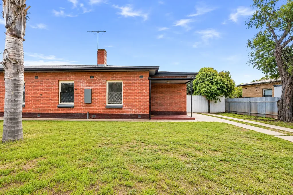 Neat and Tidy 4 Bedroom Home!