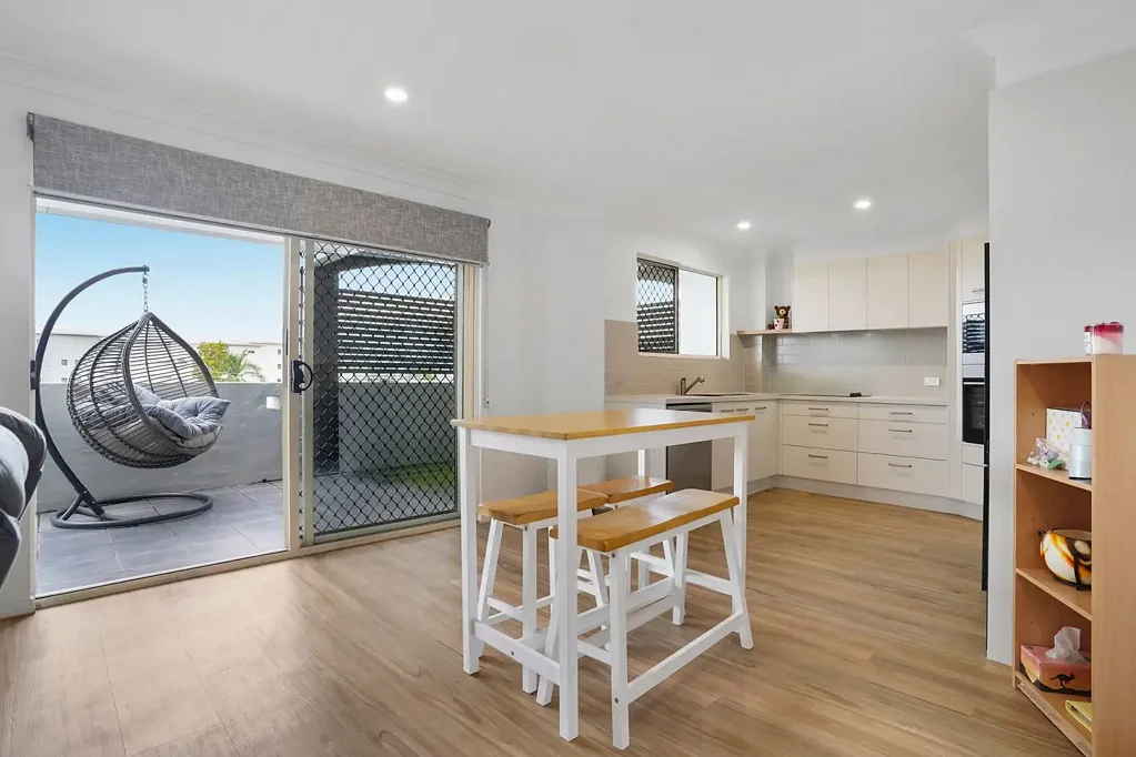 Indooroopilly 2બેડરૂમ A rare find in ultra-convenient spot