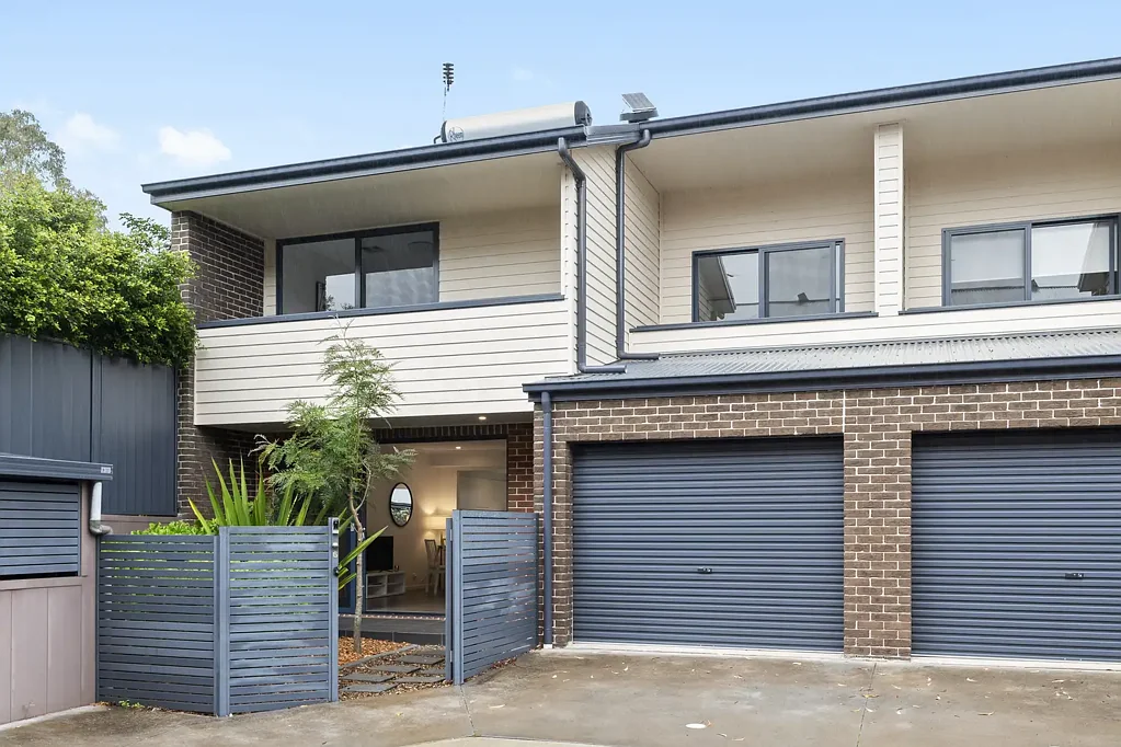 Berowra Heights 3房 东北朝向阳光充足 现代厨房Bosch电器 宽敞庭院联排别墅 便利步行生活 安全门禁小区 优质装修低维护 Modern Townhouse in a Boutique Complex