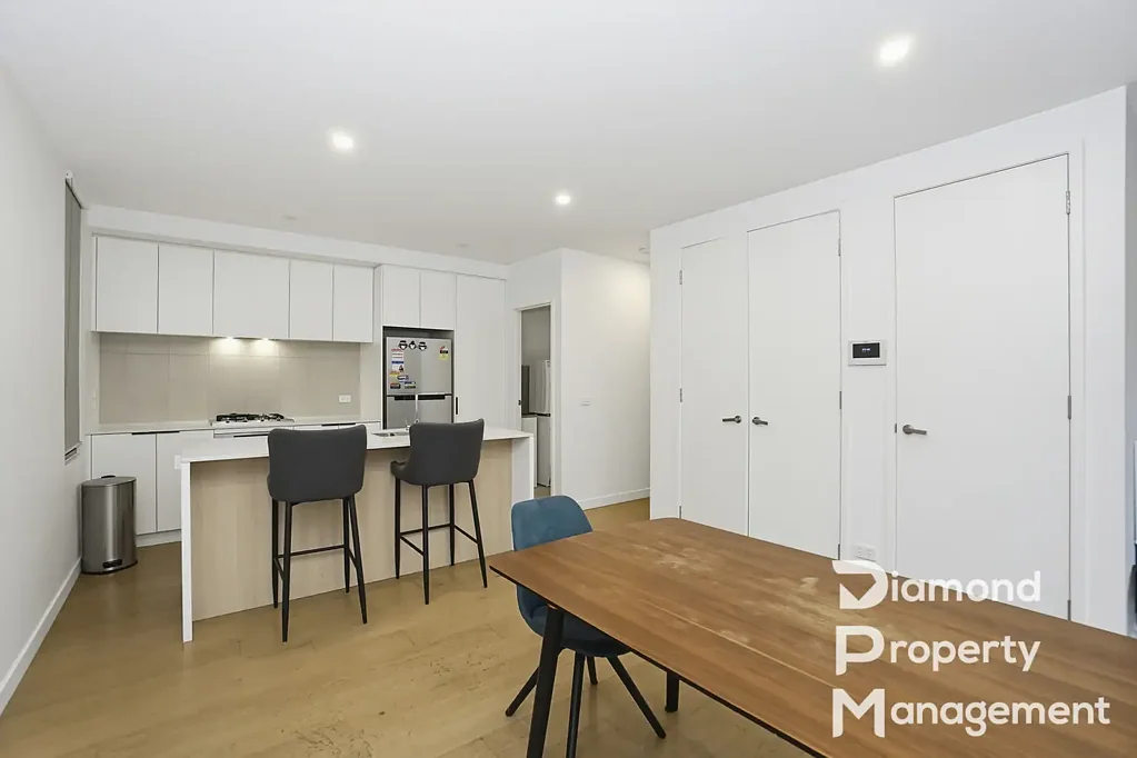 Contemporary Townhouse For Rent; Close to Deakin Uni and PLC