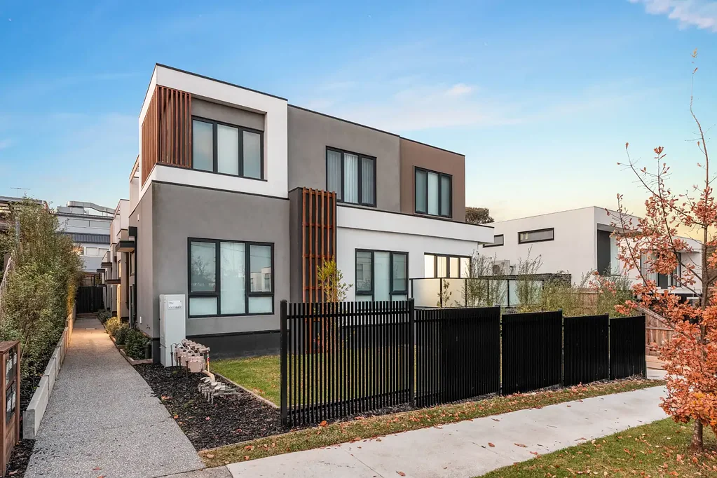 2/3 Lord Street, Doncaster East, VIC 3109