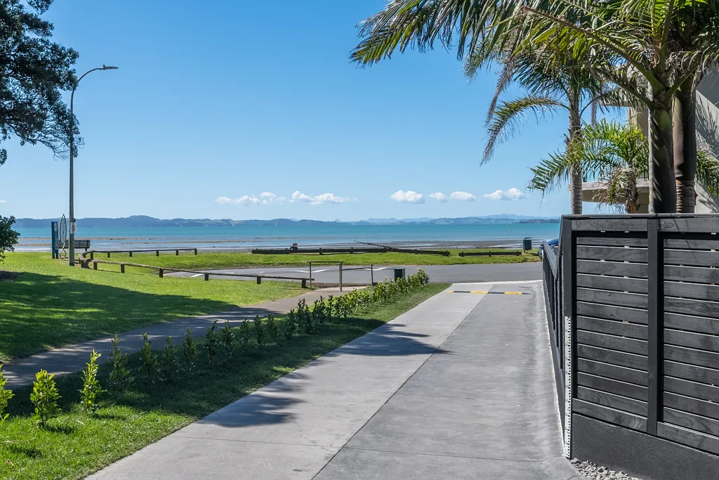 Eastern Beach 3Kwarto Stylish Beachfront Living from $1.1M