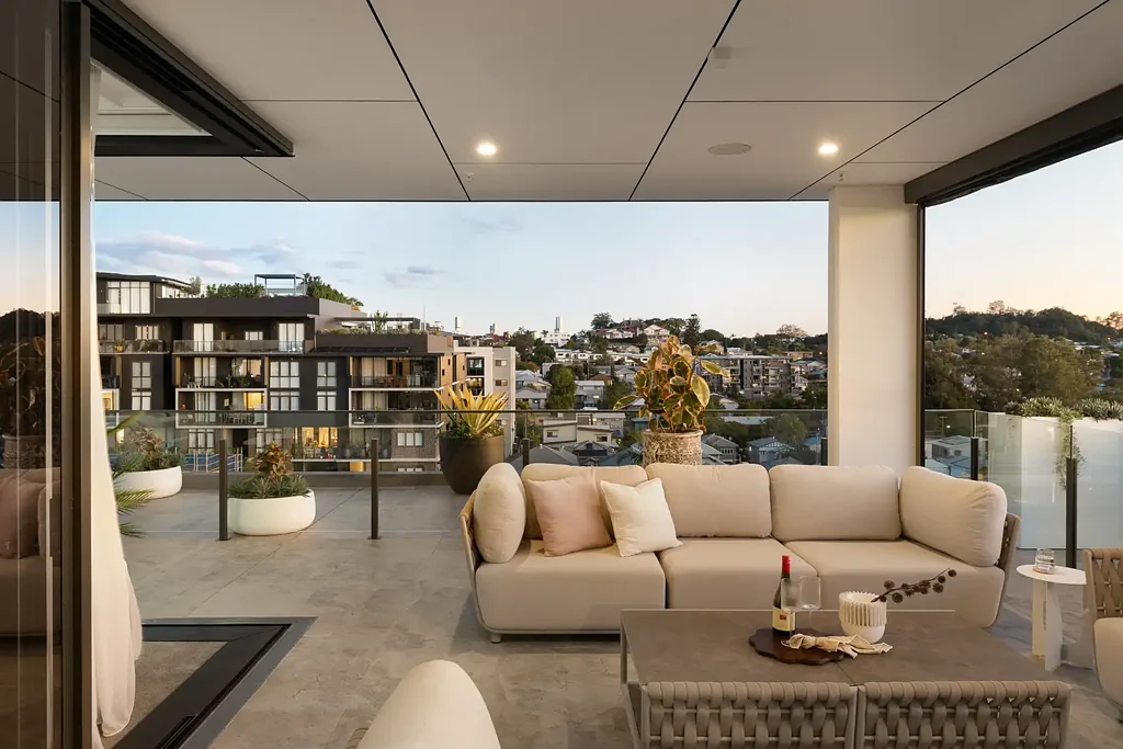 Lutwyche 5Habitaciones 529 sqm of Full-Floor Penthouse Perfection. The Final Residence in Parklane.