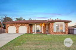 7 MINYA PL, Glenfield Park