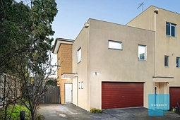 6/4 Hopetoun Green, Caroline Springs