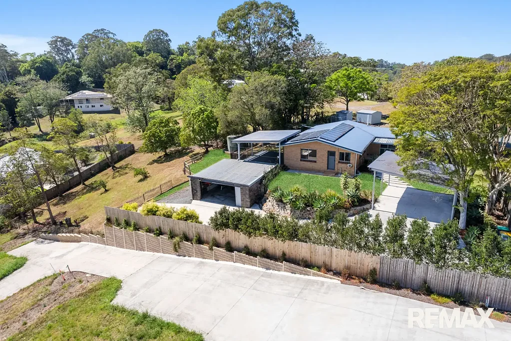 Burnside 3房  Â½ Acre Elevated North-Easterly Outlook with Subdivision Potential!