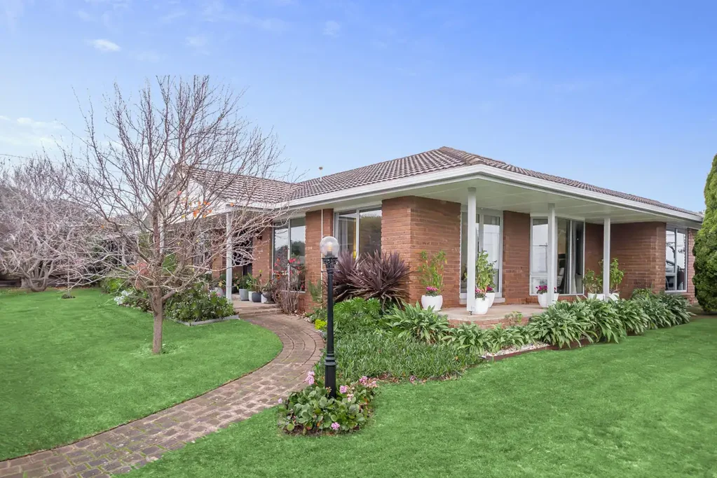 Warrnambool 4房  Mid-Century Elegance Reimagined
