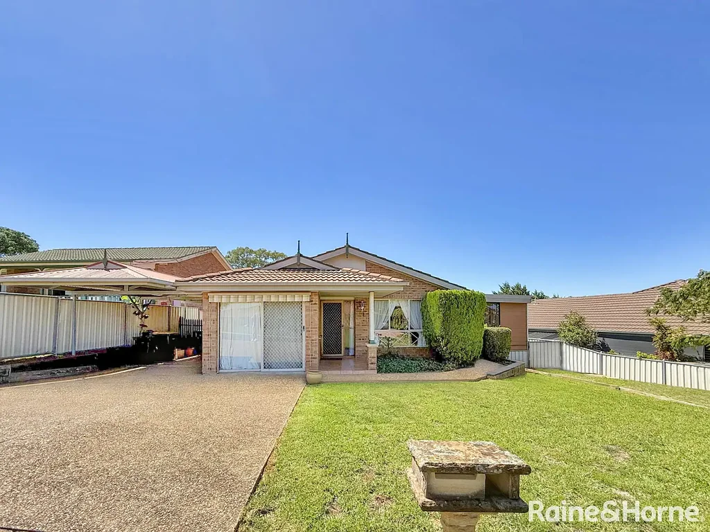 15 Hargreaves Crescent, Young, NSW 2594