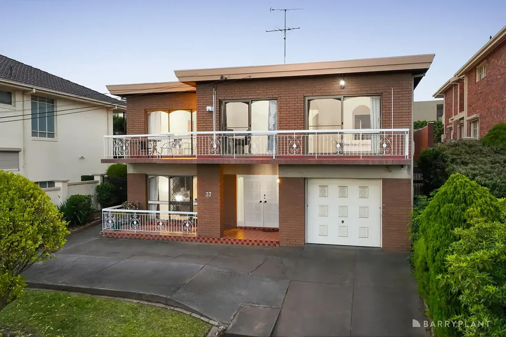 Bulleen 4ห้องนอน Panoramic City Views in Prestigious Yarraleen Estate