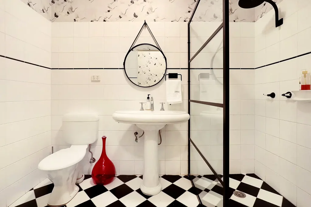 Wollongong 2 Bedroom Inner-City Art Deco Chic