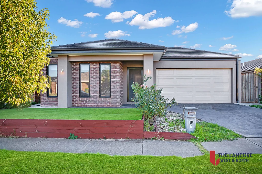 Stylish & Spacious Family Home in Prime Location - 7 Altamount Drive, Truganina