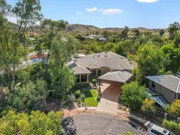 5 Lakes Court, Desert Springs