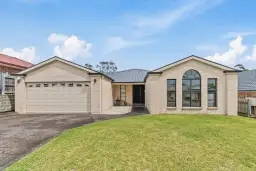 6 Weston Place, Horsley