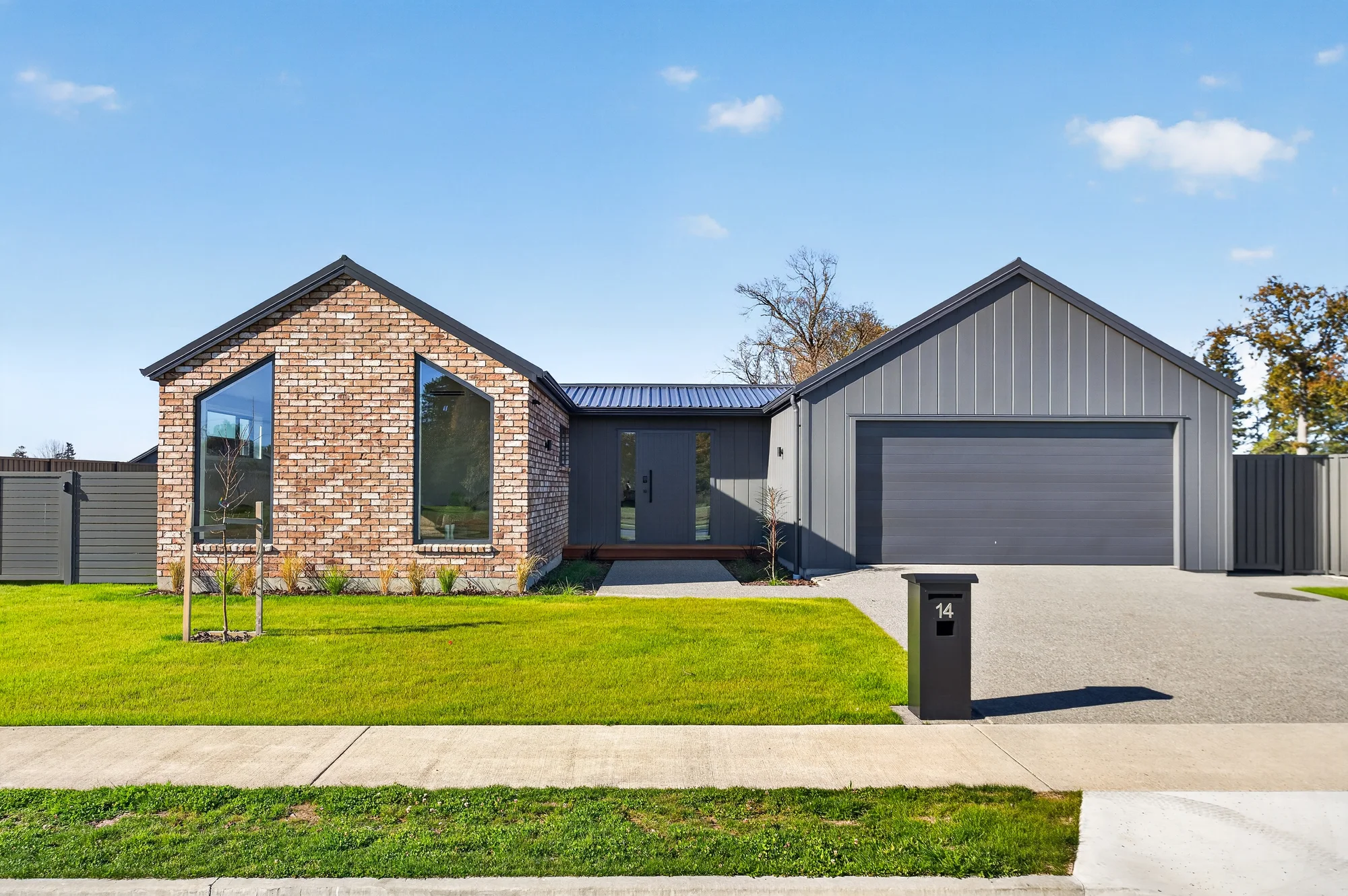 Masterton 4Habitaciones Brand New Striking Home! BEO $1,049,000