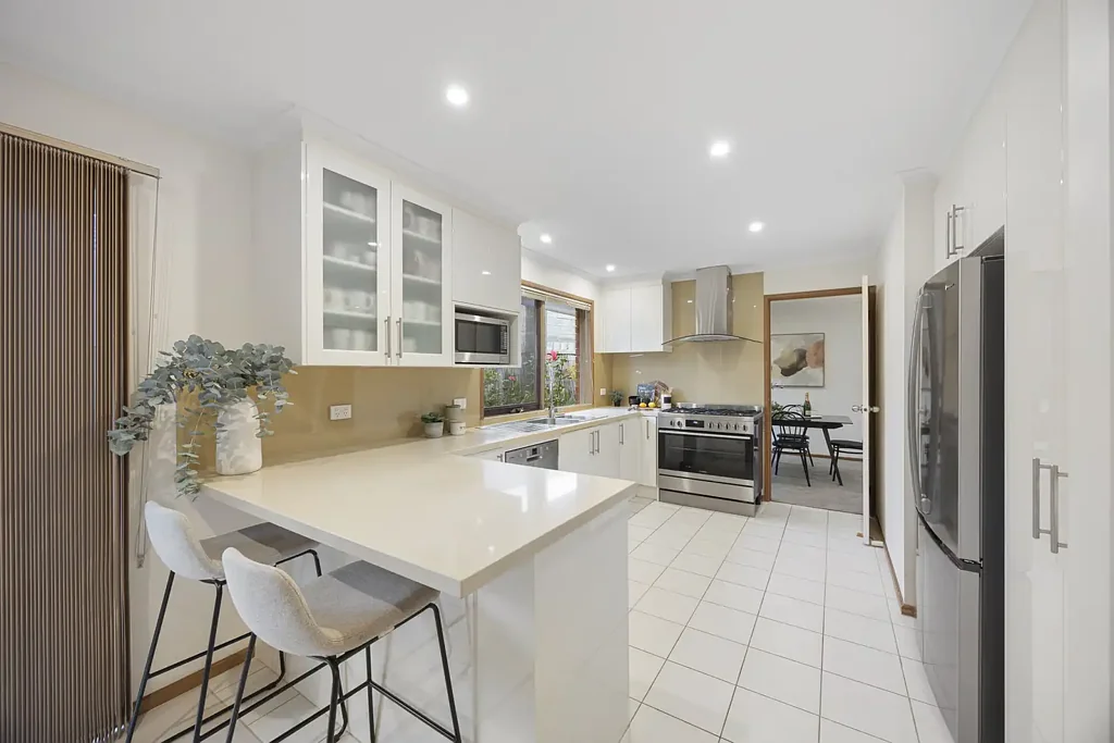 Rowville 4침실 A Sunlit Family Haven with Theatre Like Sunsets