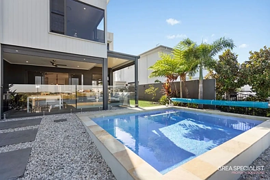 Jacobs Well 4房  Refined Low-Maintenance Waterfront Living with Sparkling Pool & Pontoon