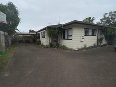 Charming Coastal Retreat for Lease in Papamoa!
