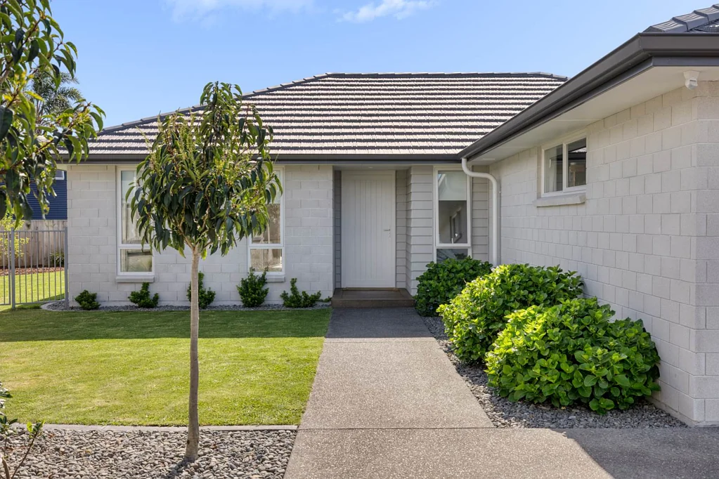 Omokoroa 4 Slaapkamer Packed with Value Close to the Beach!!