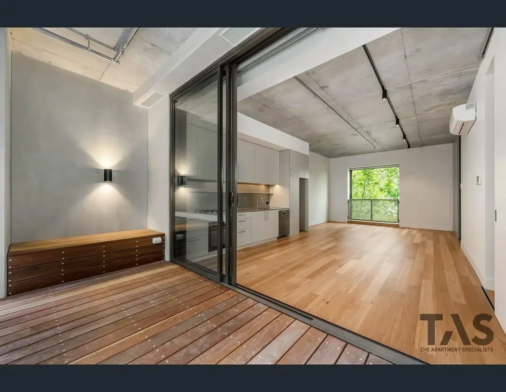 SPACIOUS 2 BEDROOM + 1 BATHROOM APARTMENT!