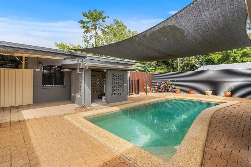 Mooroobool 4房  Timber Floors, Original Charm & Parkside Outlook