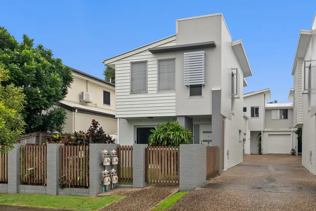 Nundah 3Zimmer Contemporary Townhouse - Seamless Indoor-Outdoor Living