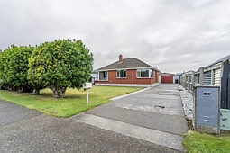 82 Saturn Street, Strathern