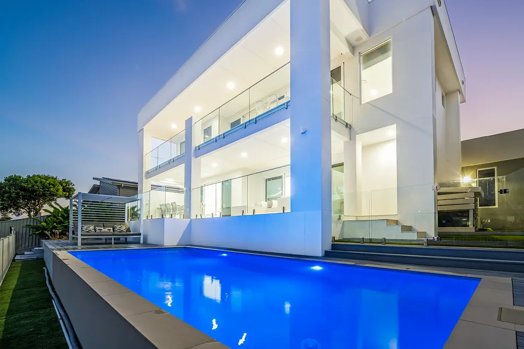 Broadbeach Waters 5ਬੈੱਡਰੂਮ East-Facing Waterfront Masterpiece With Iconic Broadbeach Skyline Views