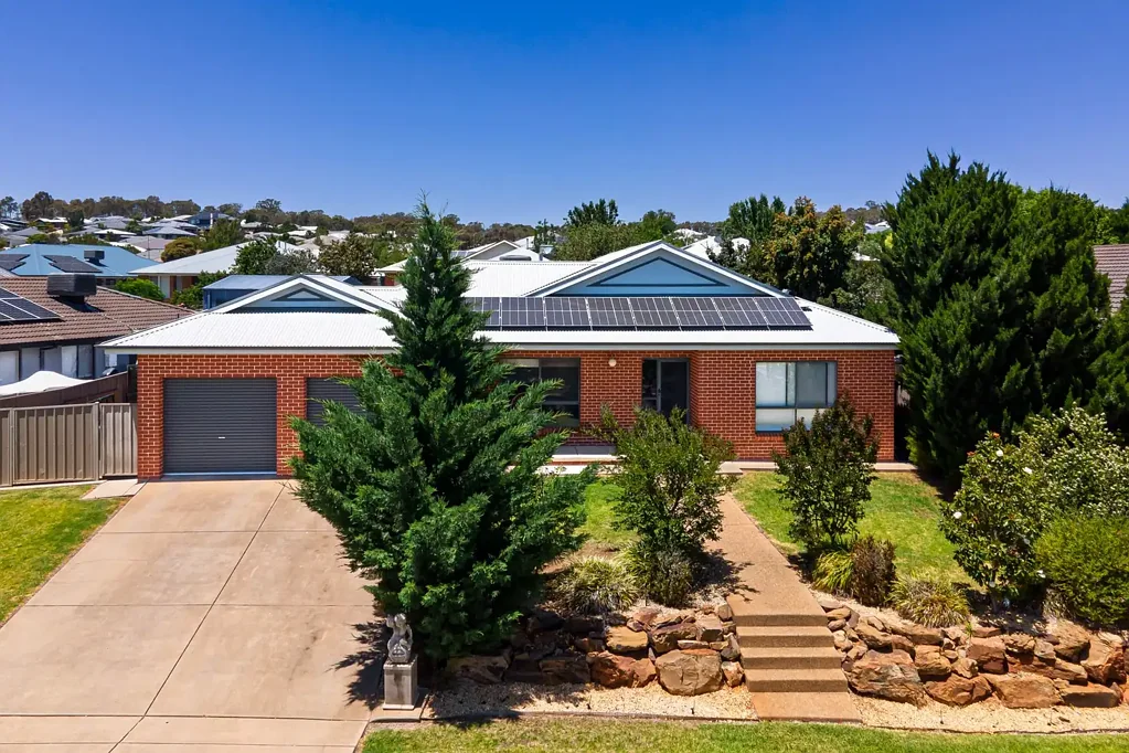 36 Yarrawah Crescent, Bourkelands, NSW 2650