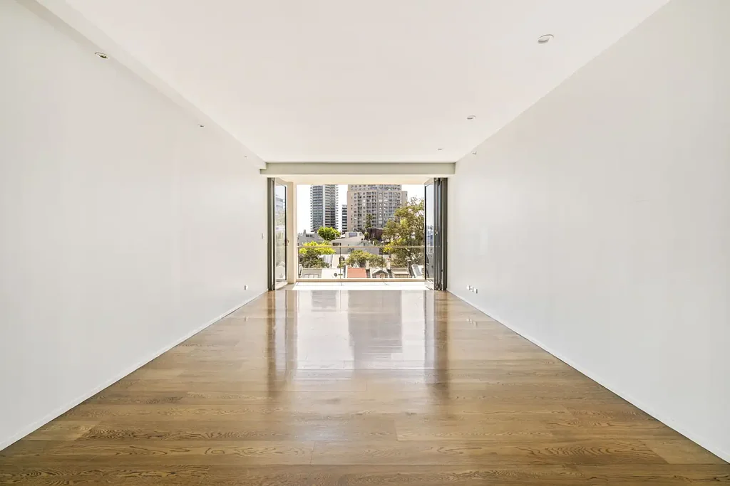 Designer split-level apartment in East Exchange