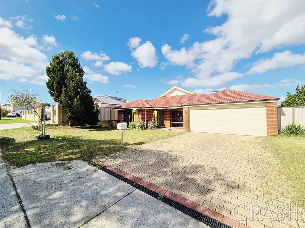 Minutes to Kwinana Beach & Train | Modern 4-Bedroom Home
