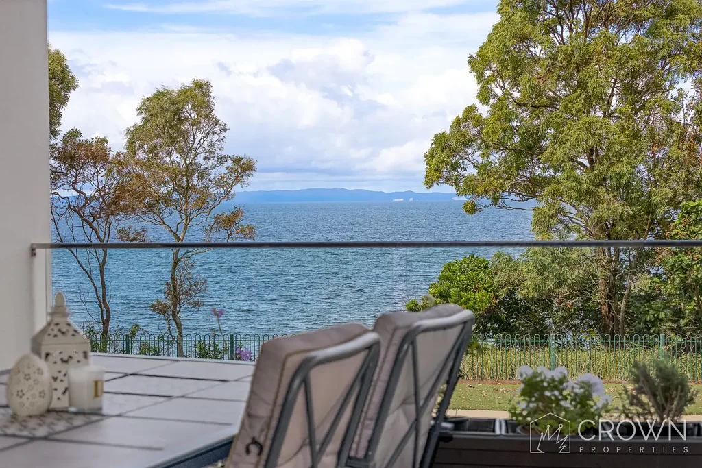 Scarborough 3 Bedroom Waterfront Apartment - Like New