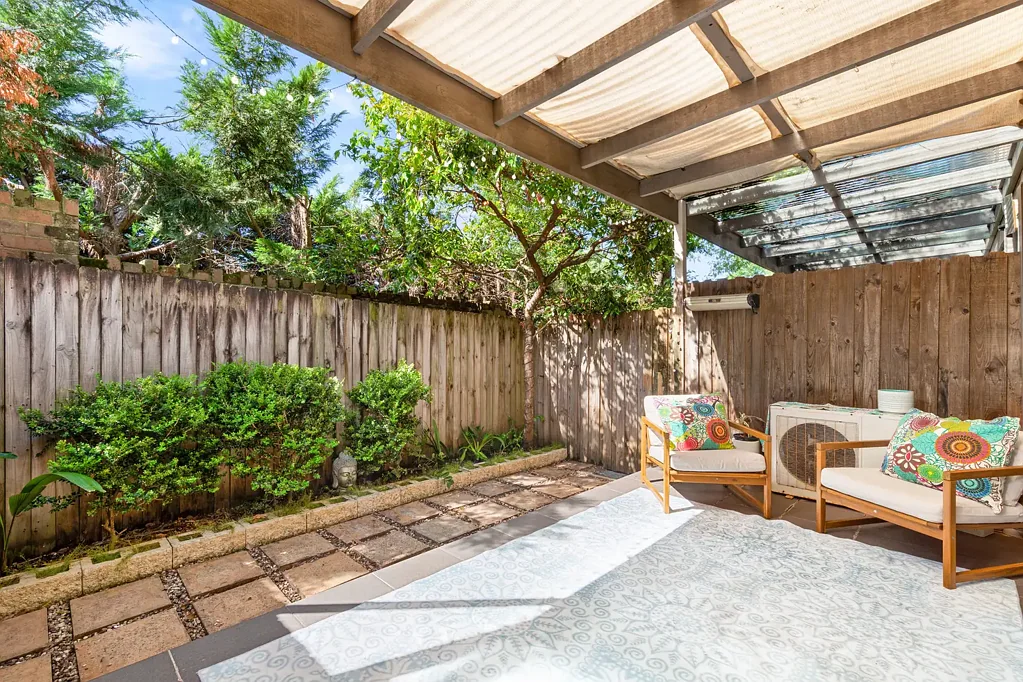 Marrickville 2ห้องนอน Style, light & privacy in a modern townhouse