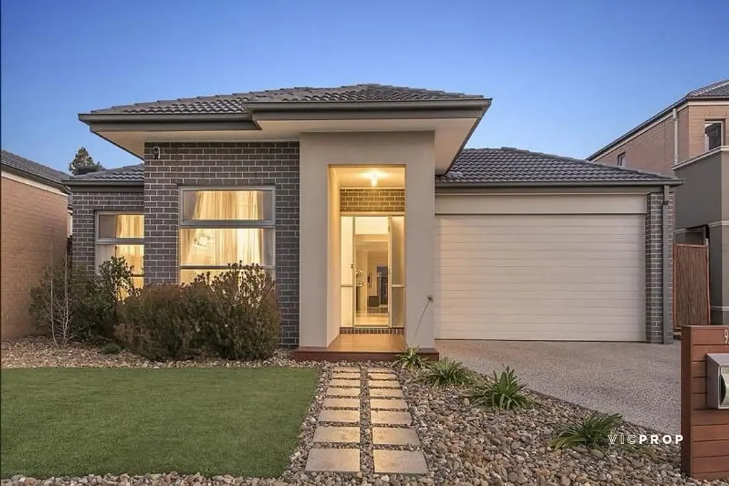 Light-Filled Family Home in Prestigious Alamanda Estate