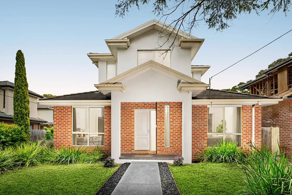 Clayton 5房 Monash大学旁 五卧四卫 宽敞布局 高品质装修 时尚厨房 私人庭院 安全车库 1/3 Koonawarra Street - Spacious 5-Bedroom Home Perfect for Families or Investors!