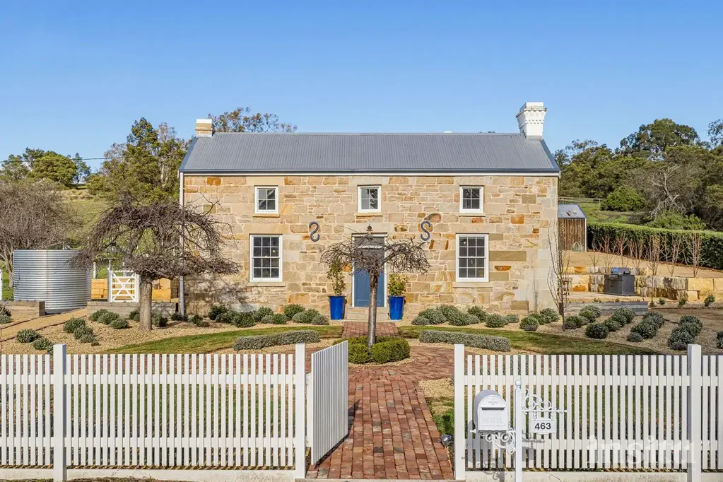 Pontville 4બેડરૂમ A Landmark 1810 Sandstone Residence, Beautifully Restored and Architecturally Reimagined.
