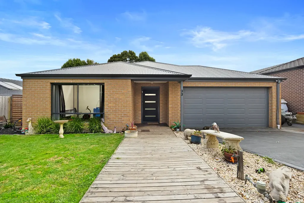 Korumburra 4 Bedroom Family living with space to grow